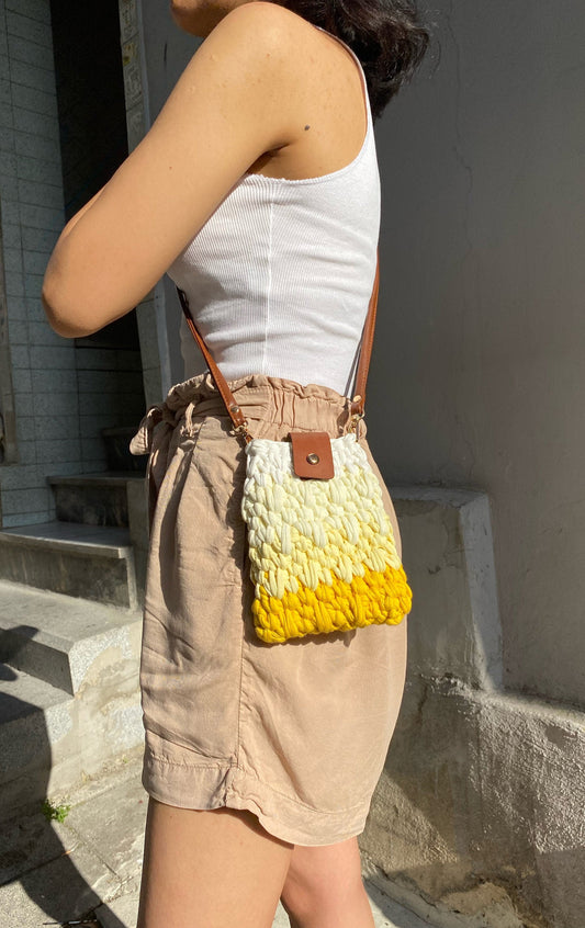 Chunky Crochet Cross Body Bag,Minimalist Hand Knit Purse Design, Phone Holder Bag with Leather Handle