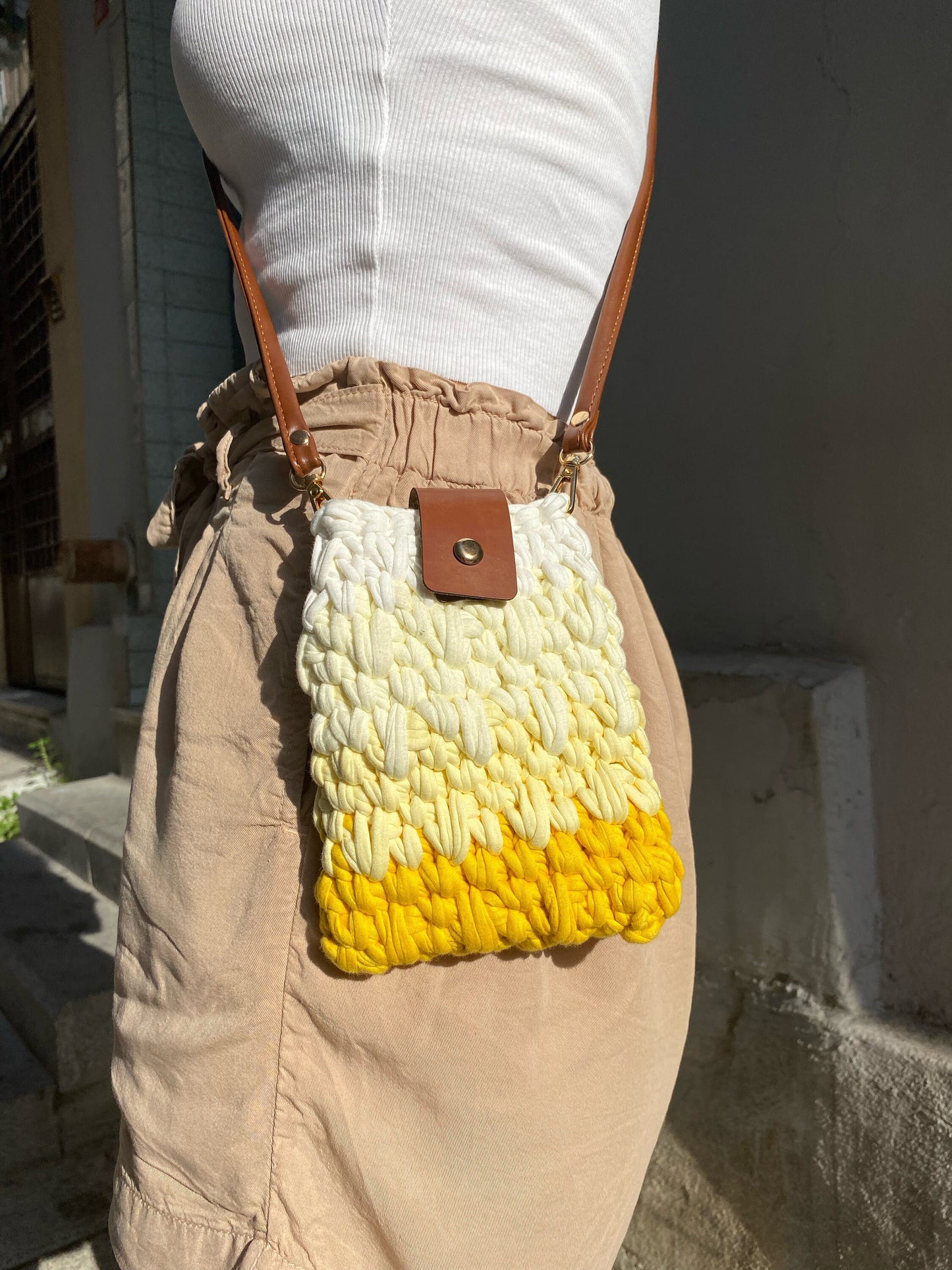 Chunky Crochet Cross Body Bag,Minimalist Hand Knit Purse Design, Phone Holder Bag with Leather Handle