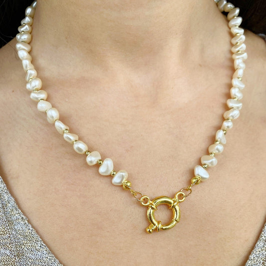White Pearl Vintage Necklace • Gold Baroque Chain Lock Pearl Strand